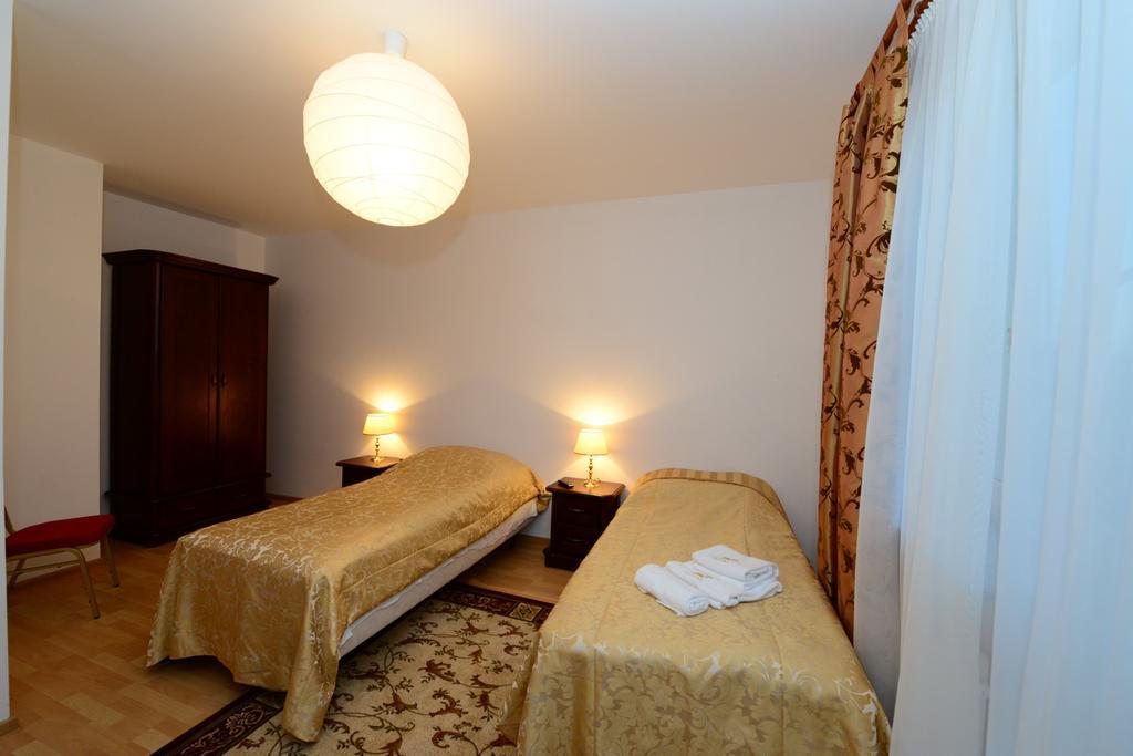 B&B Airport Modlin Nowy Dwór Mazowiecki Стая снимка