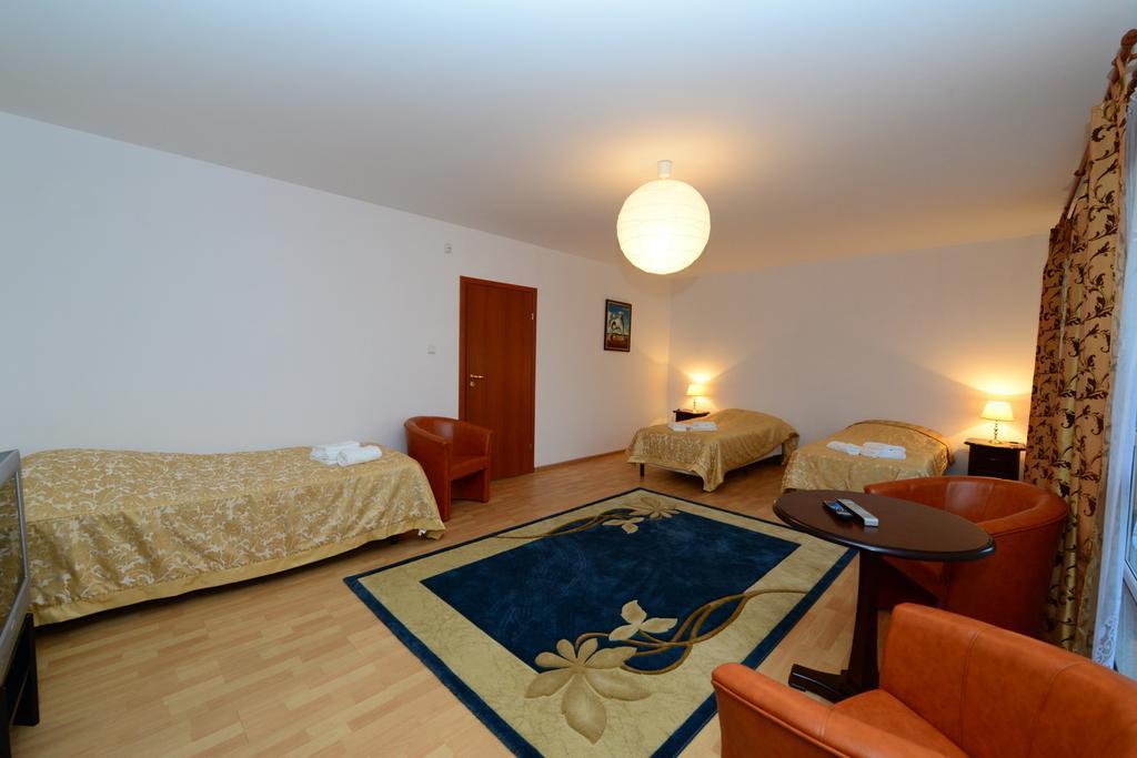 B&B Airport Modlin Nowy Dwór Mazowiecki Стая снимка