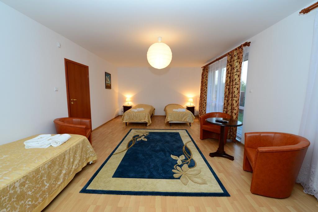 B&B Airport Modlin Nowy Dwór Mazowiecki Стая снимка
